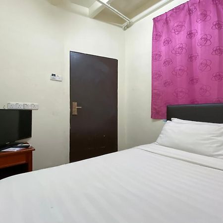 Spot On 89673 Good Friend Hotel George Town Esterno foto